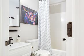 Modern Townhome: Walk to Tennessee Tech University