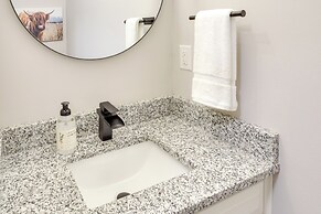 Modern Townhome: Walk to Tennessee Tech University