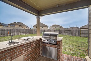 Lovely Richmond Home w/ Outdoor Kitchen & Grill!