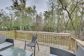 Deck, Yard & Outdoor Dining: Destrehan Getaway!