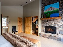 2 Mountain Home 3 Bedroom Home by Moonlight Basin Lodging