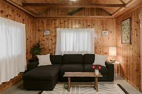 2403 - Oak Knoll #4 1 Bedroom Cabin by RedAwning