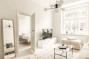 Downtown Light-Filled Retreat