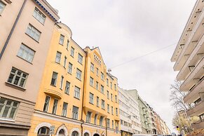 Downtown Light-Filled Retreat