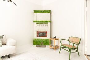 Downtown Light-Filled Retreat