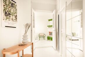 Downtown Light-Filled Retreat