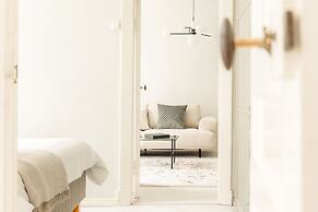 Downtown Light-Filled Retreat