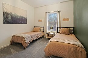 Beaumont 3 Bedroom Home by RedAwning