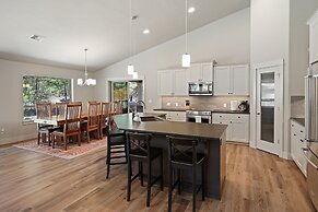 Manzanita 3 Bedroom Home by RedAwning