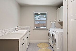 Manzanita 3 Bedroom Home by RedAwning