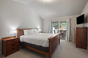 Manzanita 3 Bedroom Home by RedAwning