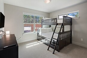 Manzanita 3 Bedroom Home by RedAwning