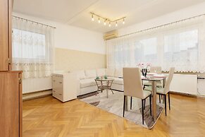 Sienna Apartment With AC by Renters
