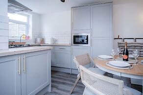 Castle Square - 2 Bedroom - Mumbles