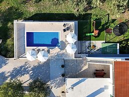 House Natura - Retreat With Tennis Court and Pool