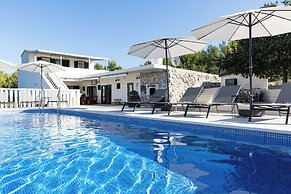 House Natura - Retreat With Tennis Court and Pool