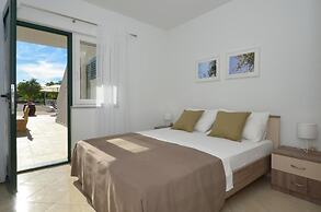 House Natura - Retreat With Tennis Court and Pool