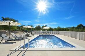 House Natura - Retreat With Tennis Court and Pool