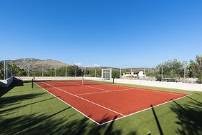 House Natura - Retreat With Tennis Court and Pool