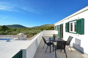 House Natura - Retreat With Tennis Court and Pool