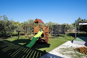 House Natura - Retreat With Tennis Court and Pool