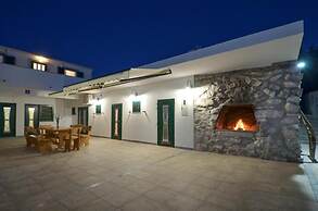 House Natura - Retreat With Tennis Court and Pool