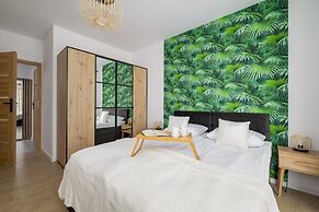 Apartament Otoczony Zielenią by Renters