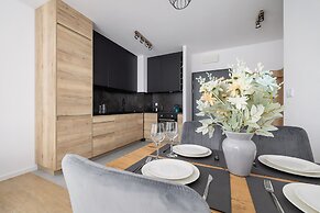 Apartament Otoczony Zielenią by Renters