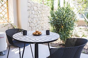 Blue Symphony Suites & Apartments