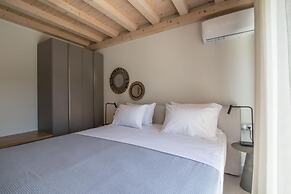 Blue Symphony Suites & Apartments