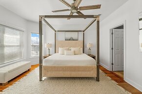 Destin Beach House - Gulf Moon by PHG