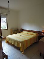 Nice Apartment With Private Garden and Parking