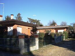 Nice Apartment With Private Garden and Parking