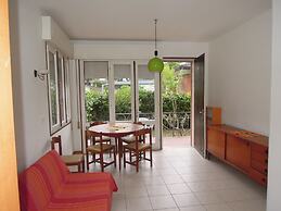 Nice Apartment With Private Garden and Parking