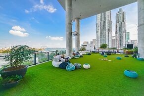 Stunning Apt in Biscayne with Bay Views