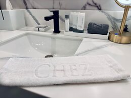 Chez Hotel Arlington Heights