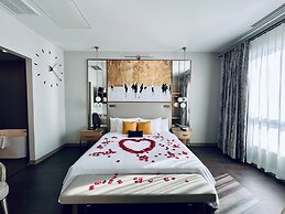 Chez Hotel Arlington Heights