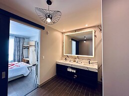 Chez Hotel Arlington Heights