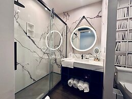 Chez Hotel Arlington Heights