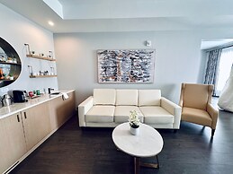 Chez Hotel Arlington Heights