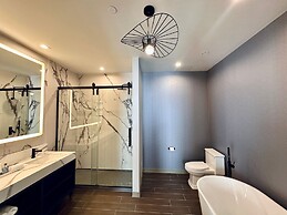 Chez Hotel Arlington Heights