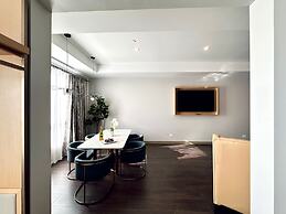 Chez Hotel Arlington Heights