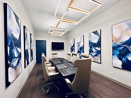 Chez Hotel Arlington Heights