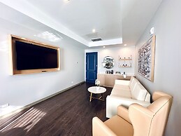 Chez Hotel Arlington Heights