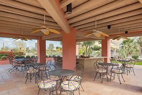 The Pond Estate by Avantstay Maximalist Designer Compound w/ 2 Casitas