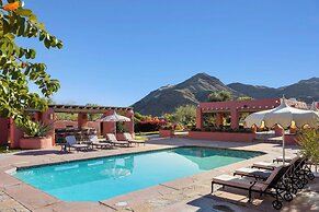 The Pond Estate by Avantstay Maximalist Designer Compound w/ 2 Casitas