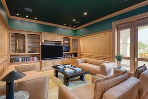 The Pond Estate by Avantstay Maximalist Designer Compound w/ 2 Casitas