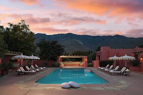 The Pond Estate by Avantstay Maximalist Designer Compound w/ 2 Casitas