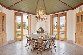 The Pond Estate by Avantstay Maximalist Designer Compound w/ 2 Casitas