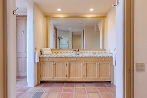 The Pond Estate by Avantstay Maximalist Designer Compound w/ 2 Casitas